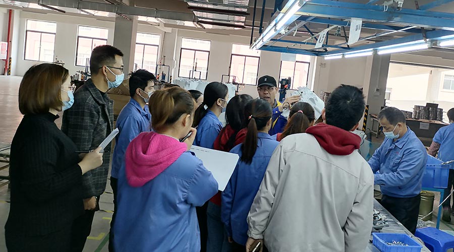 金環(huán)電器裝配車(chē)間組織員工開(kāi)展崗前線(xiàn)檢培訓