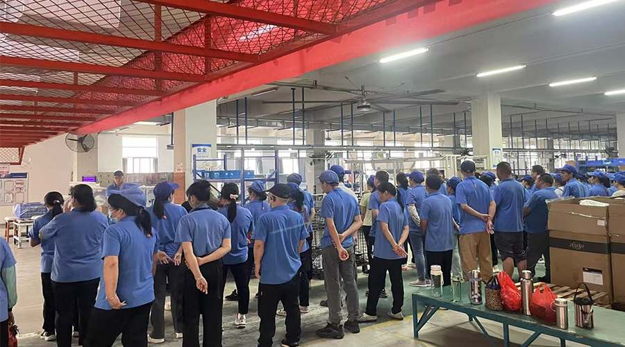 金環(huán)早會(huì )：凝聚團隊力量，助力生產(chǎn)前行